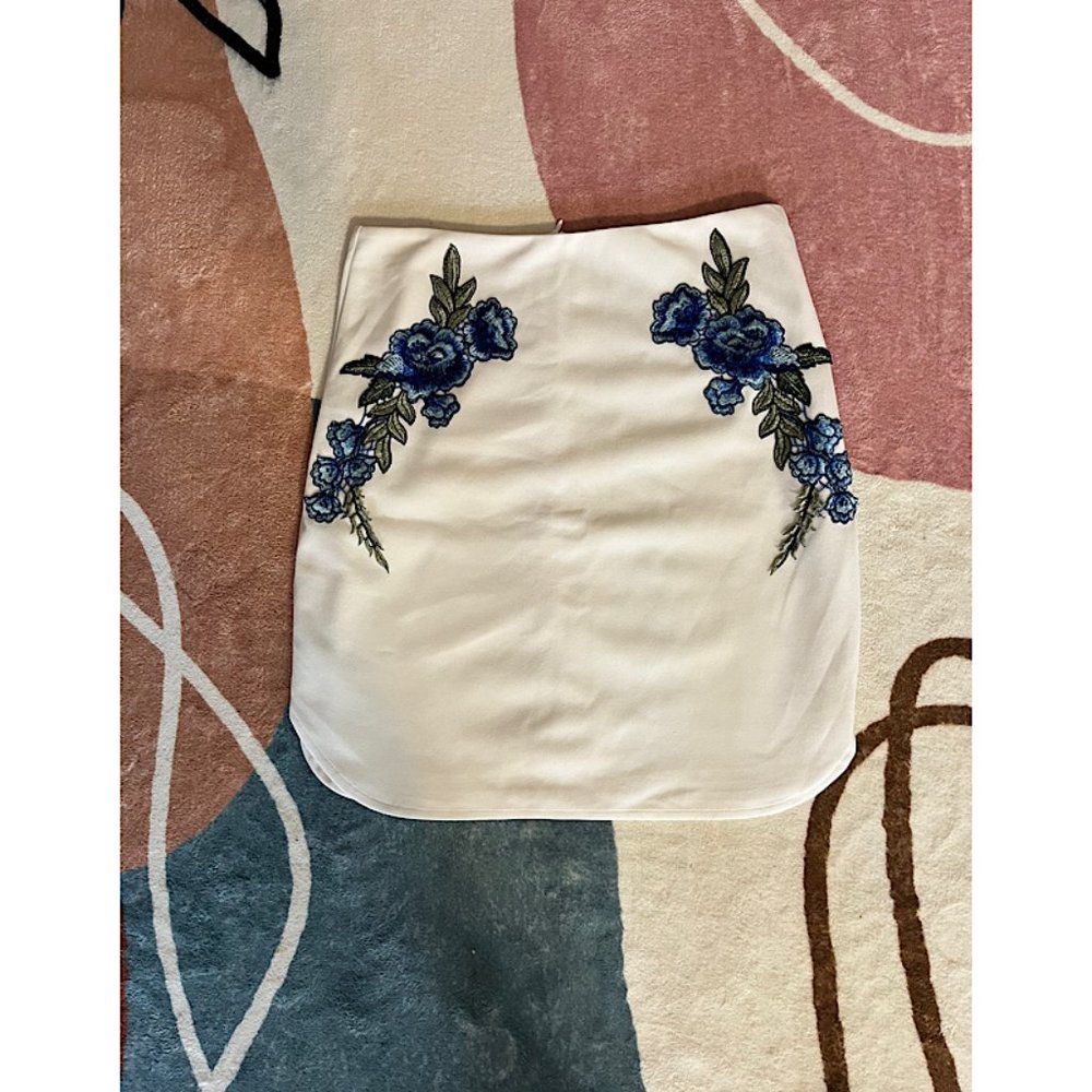Embroidered Flower Pencil Skirt